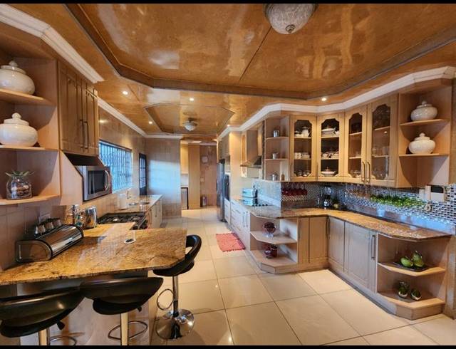 4 BEDROOM HOUSE FOR SALE IN GREENHILLS